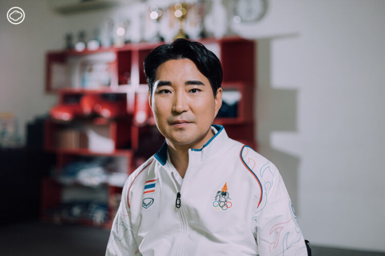 "โค้ชเช" หรือ ชเว ยอง ซอก หัวหน้าผู้ฝึกสอนเทควันโด ทีมชาติไทย หลังจากได้ยื่นเรื่องขอ สัญชาติไทย ในครั้งที่ พล.อ.ประยุทธ์ จันทร์โอชา